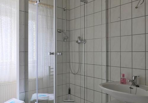 Dusche im oberen Bad