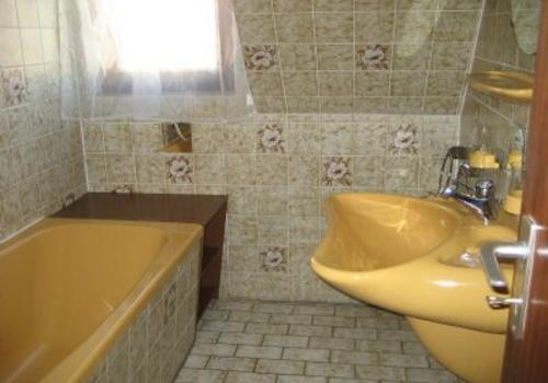 Bild 5 Bad mit Badewanne