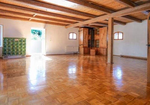 Parkettsaal-Balkon-Bibliothek