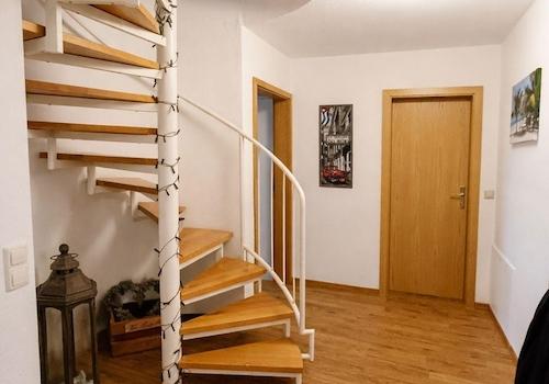 Flur mit Wendeltreppe