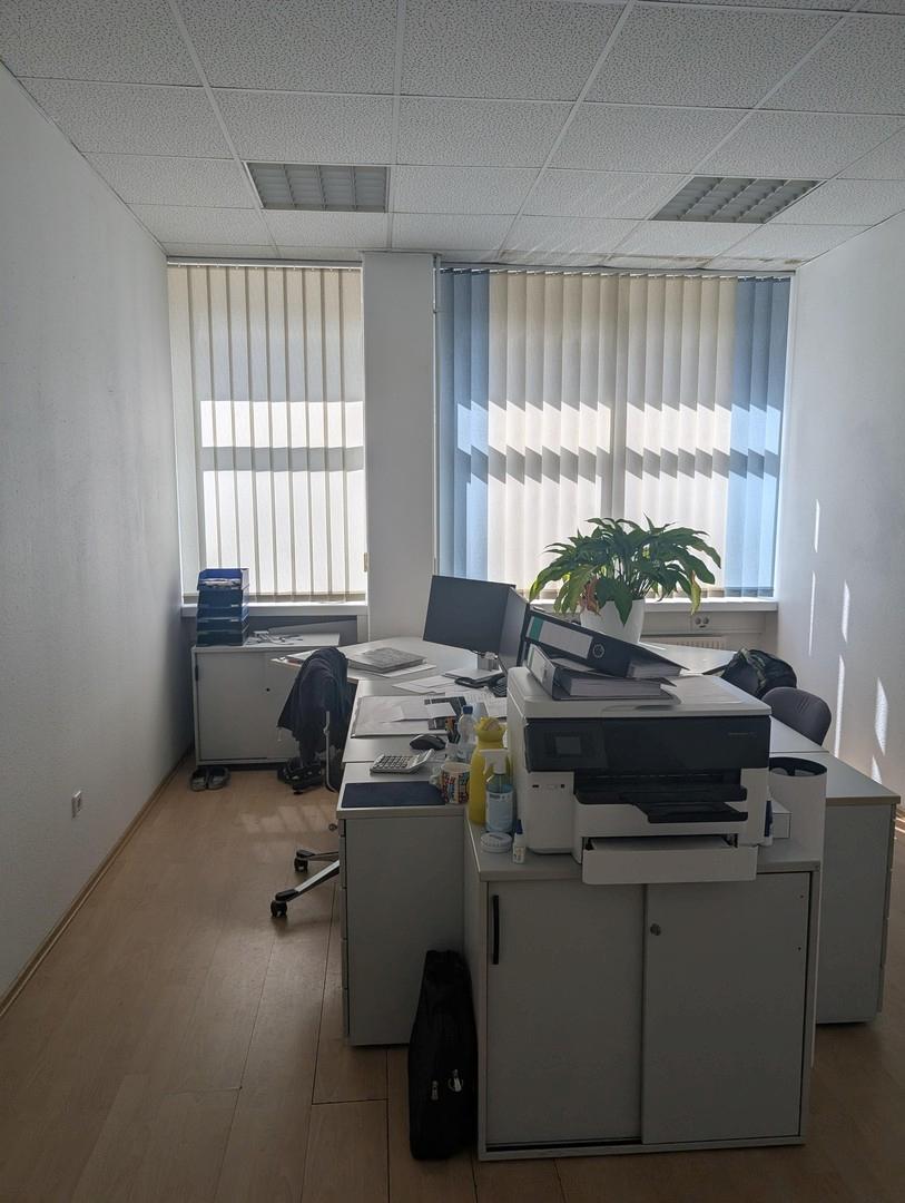 Büro 1v3 im EG