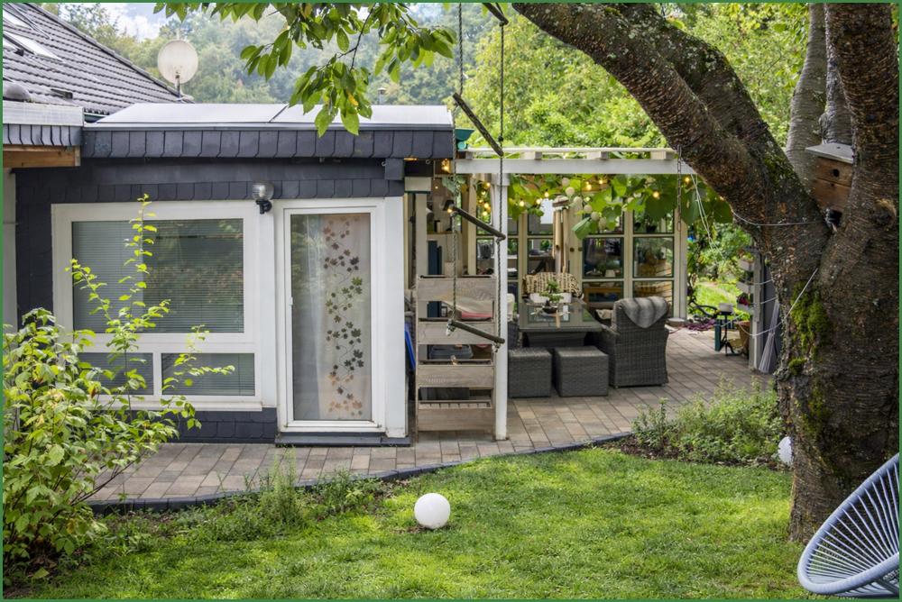 Blick von der Gästehütte auf´s Haus