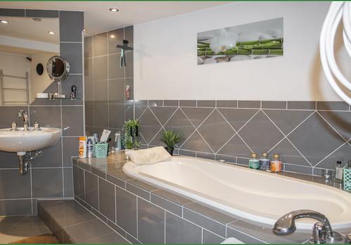 Badewanne im Untergeschoss