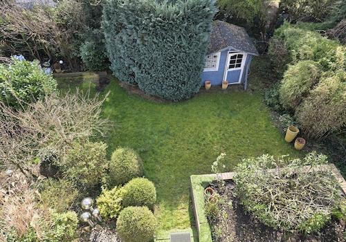 2.OG_Balkon-Blick in Garten