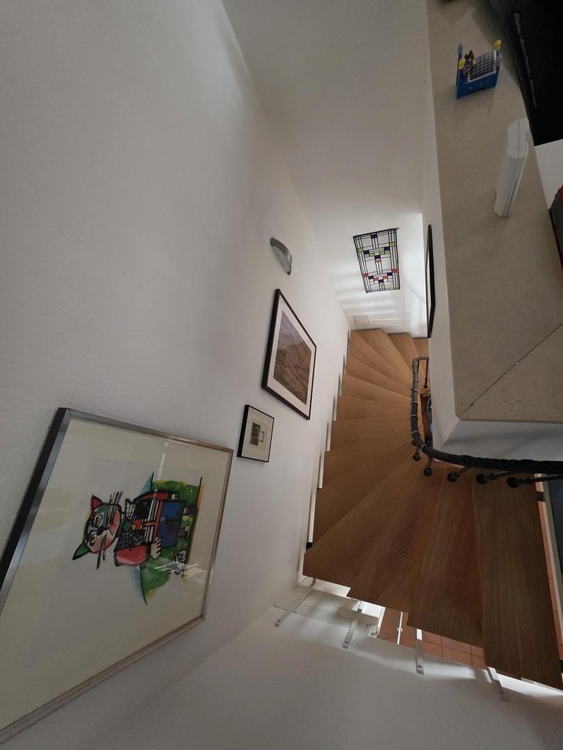 Treppe_Blick vom 3. ins 2. OG