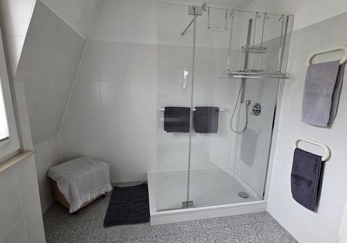 3. OG_Bad mit Dusche (1)