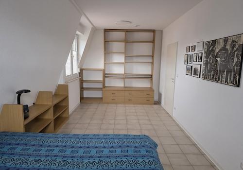 3. OG_Schlafzimmer_Eltern (2)