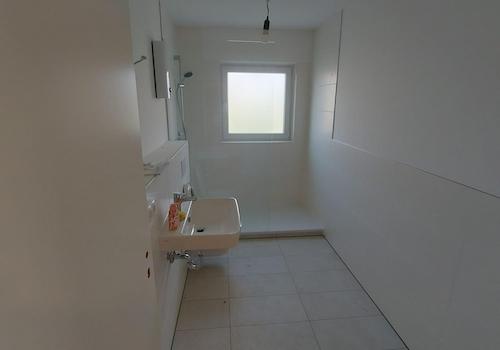 Bad mit großer Dusche