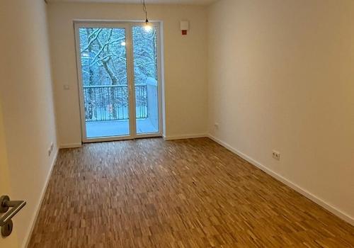 Wohnzimmer mit Balkon