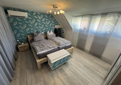 Zimmer 1 OG