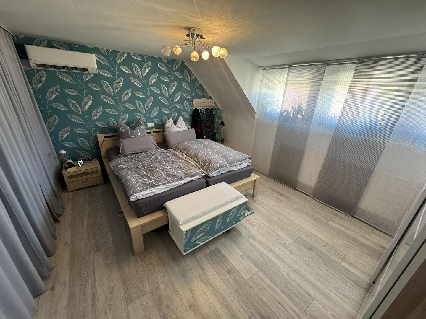 Zimmer 1 OG