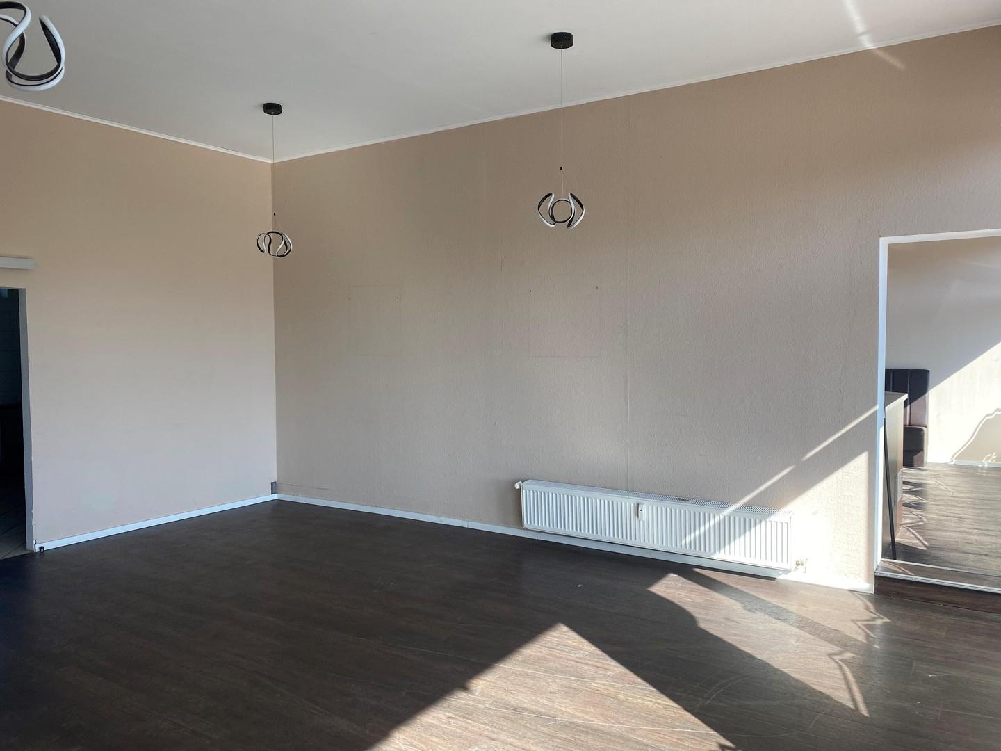 Gastraum mit Durchgang zum Tre