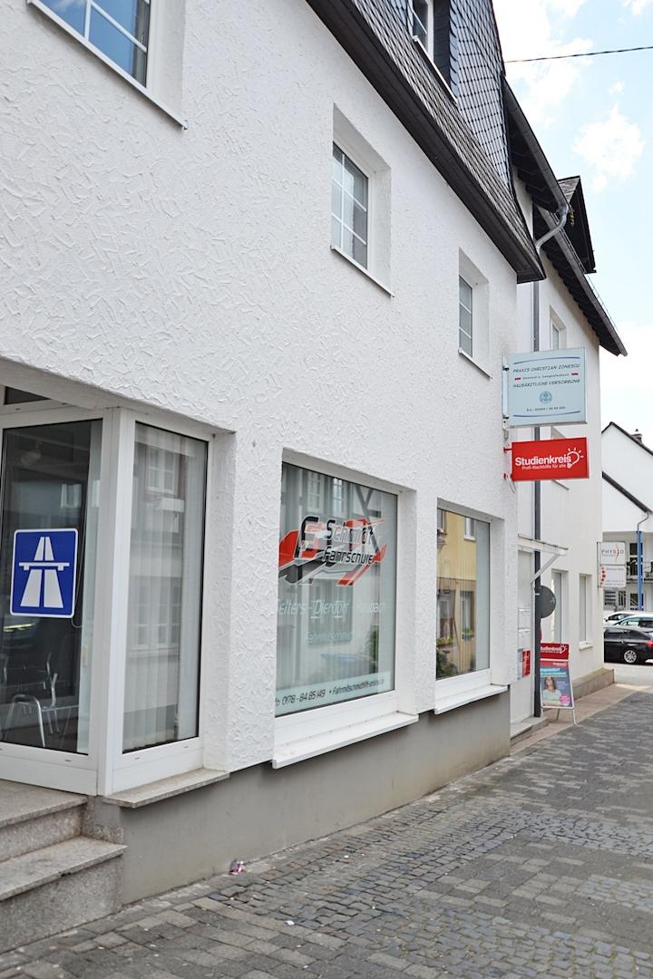 Zwei Büros im Erdgeschoss mit separaten Eingängen