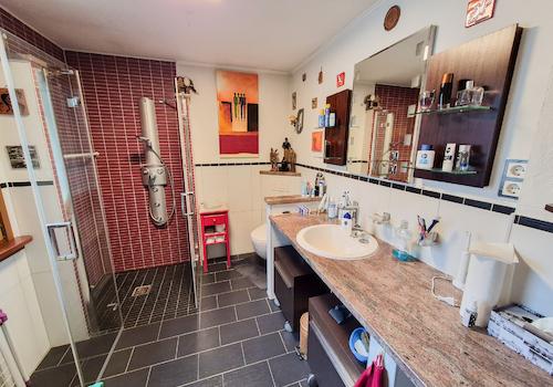 neuwertiges Duschbad