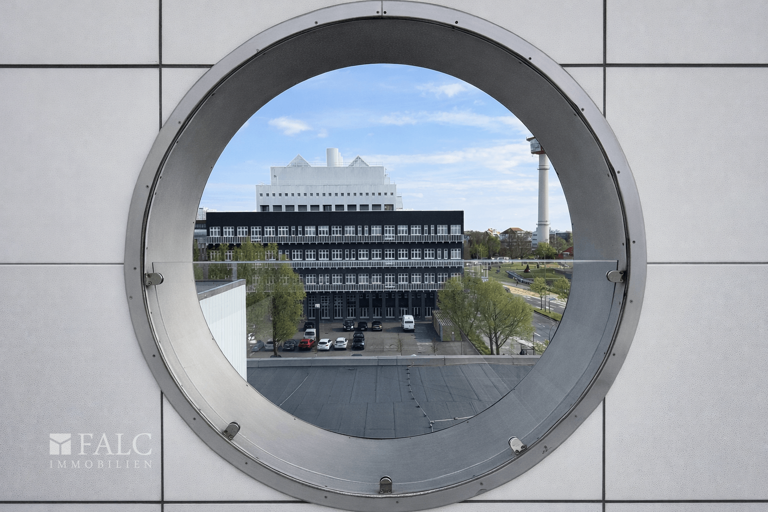 Bullauge auf Terasse