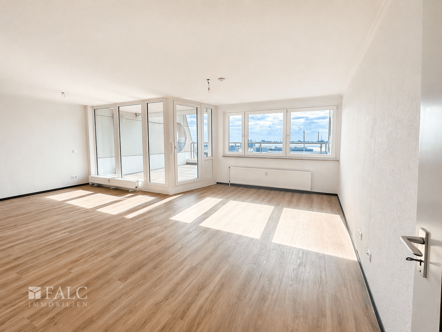 Großes, einladendes Wohnzimmer