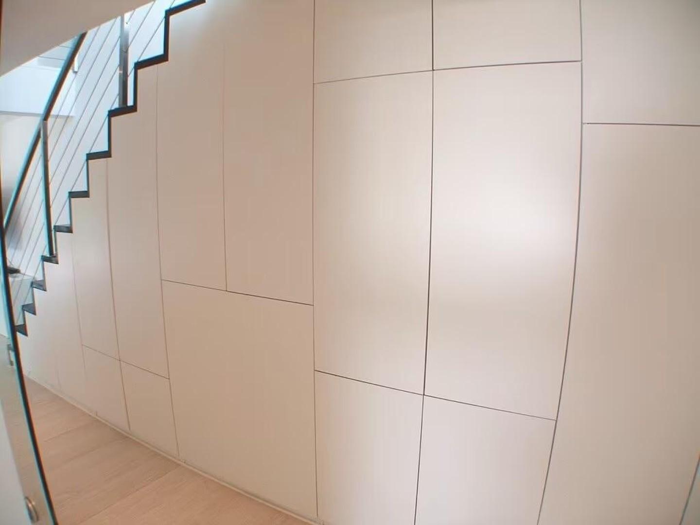 Kleiderschrank unter Treppe 