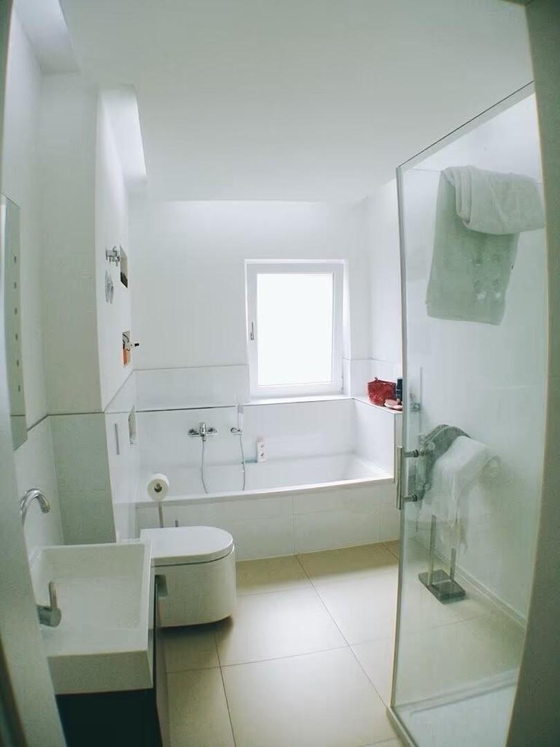 Bad - Badewanne + große Dusche