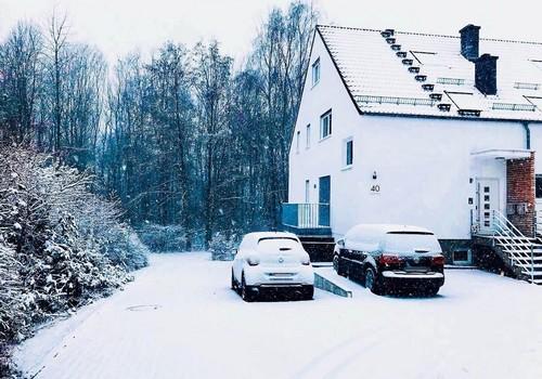 Hausansicht Winterlandschaft