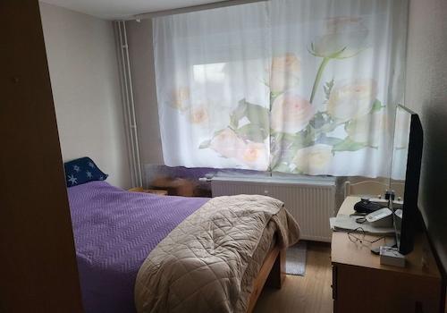 Schlafzimmer 1