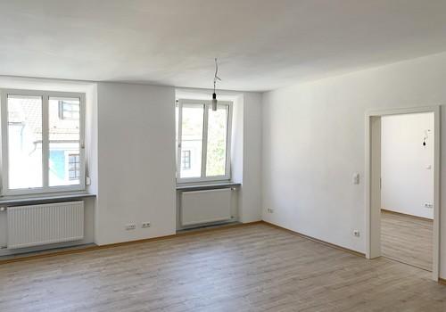 Wohnzimmer / Eingang Küche