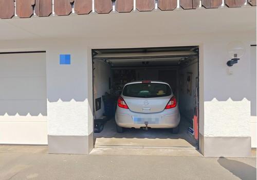 Garage mit Innenzugang