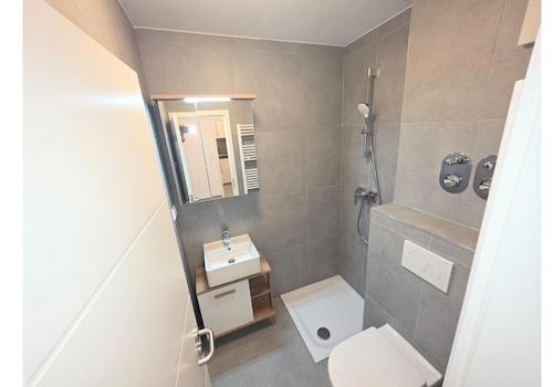 Lüfter, deckenhoch gefliesst