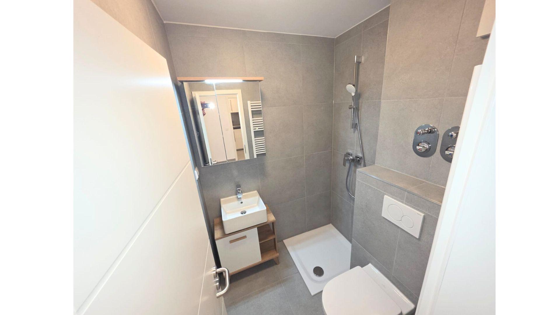 Lüfter, deckenhoch gefliesst