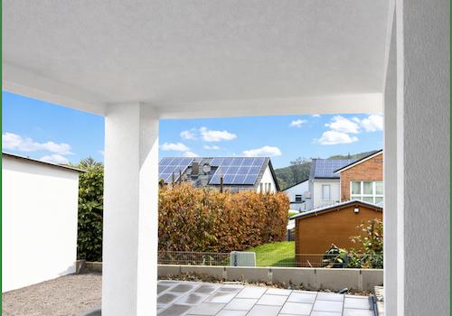 Terrasse und Gartenteil im Erdgeschoss