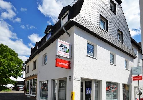 In unmittelbarer Nähe kostenlose Parkplätze