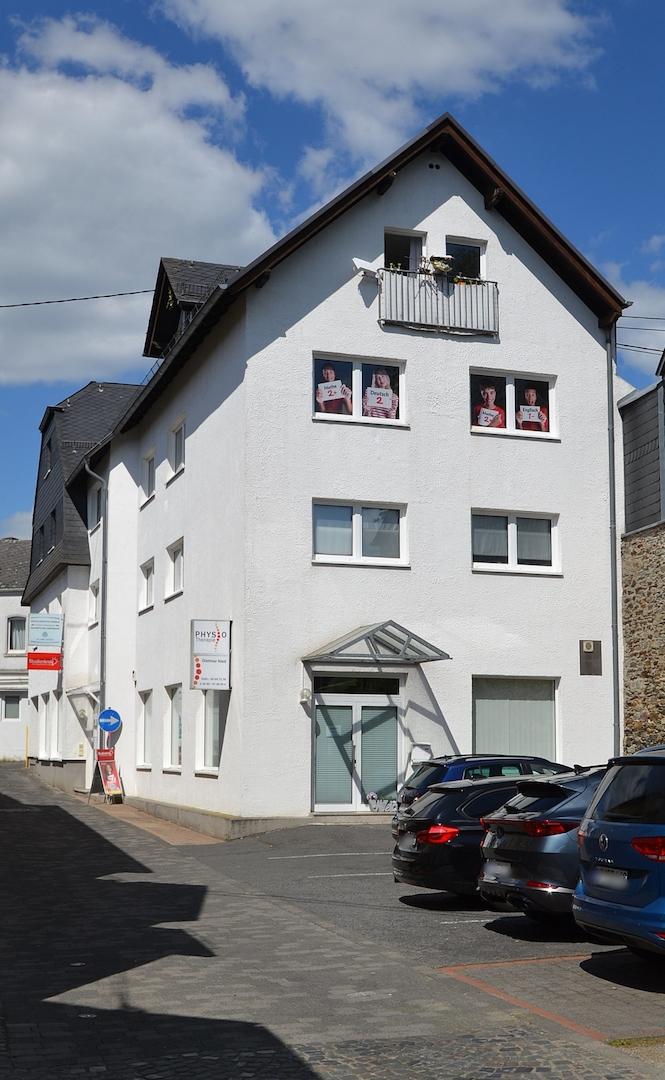EG rechts: Nebeneingang Physio-Praxis