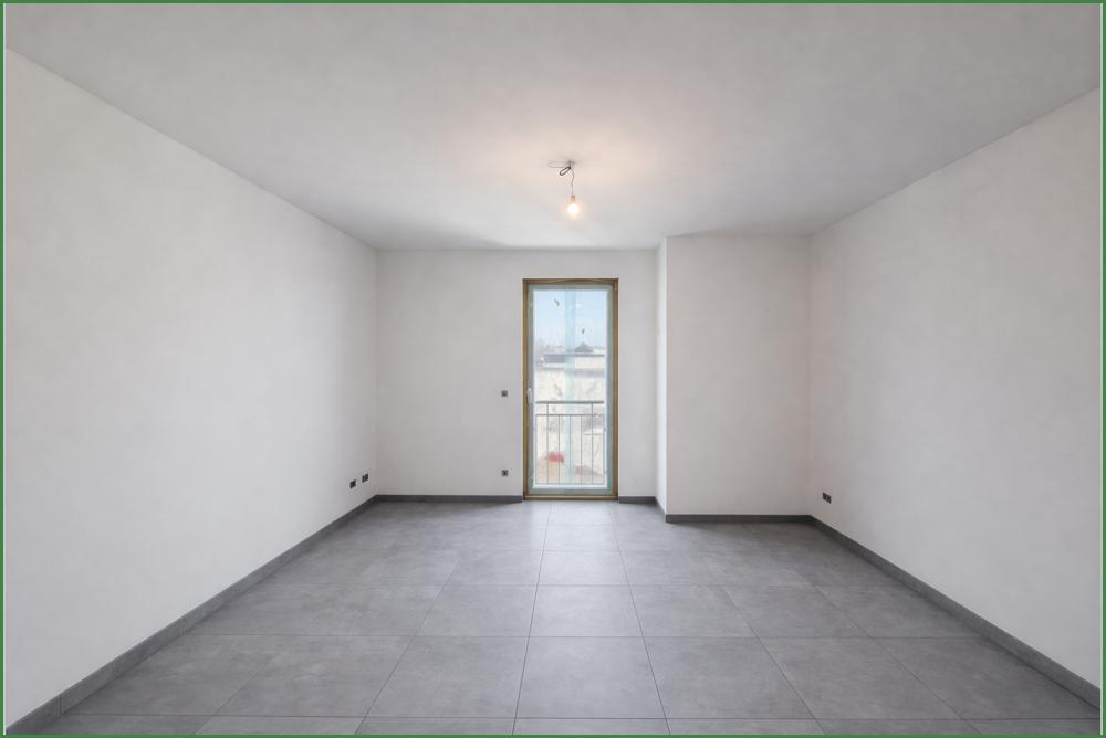Wohnzimmer frontal unmöbliert