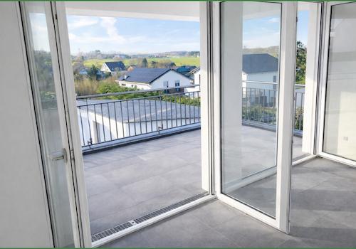 Vom Wohnzimmer auf die Loggia