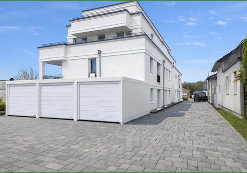 Hausansicht mit Garagen- visualisiert