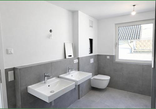 2 Waschbecken im Badezimmer