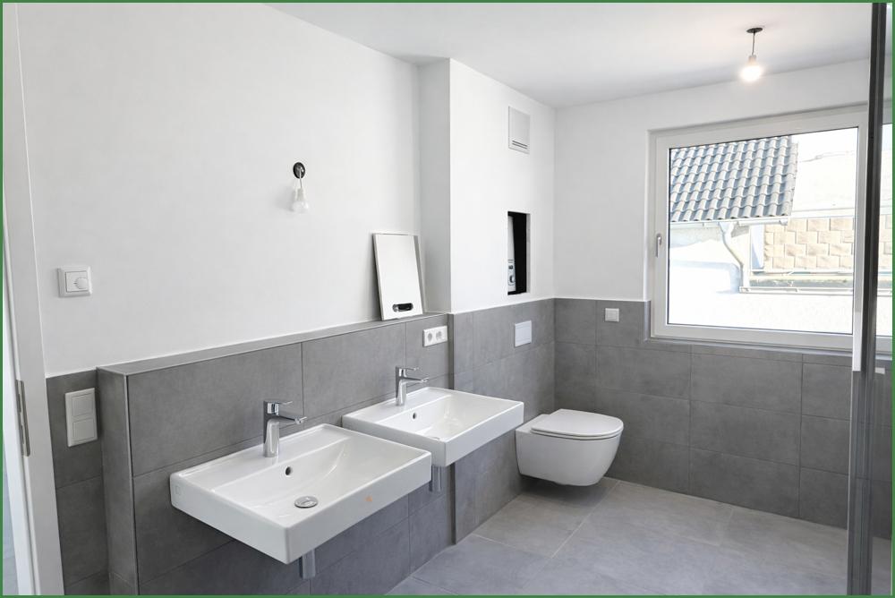 2 Waschbecken im Badezimmer