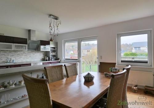 Blick über den Esstisch