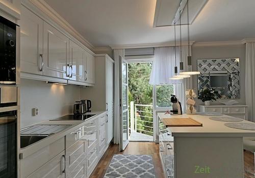nagelneue Einbauküche und Terrassenausgang