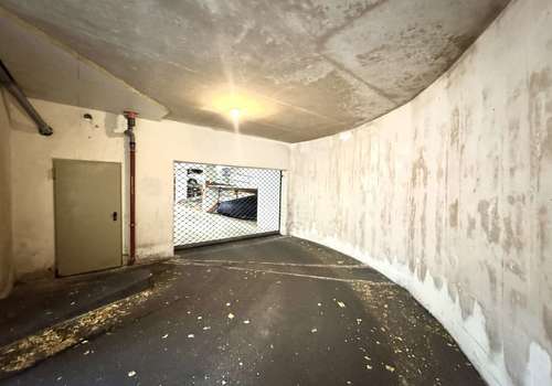 Toransicht Zugang zur Tiefgarage 