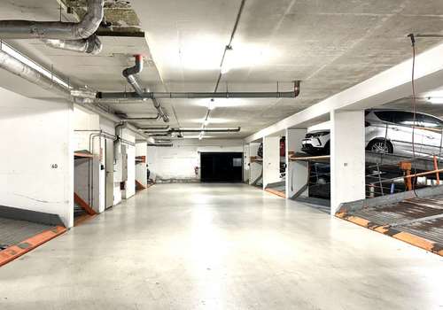 Großzügige, helle Tiefgarage