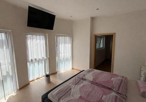 Masterbedroom mit TV