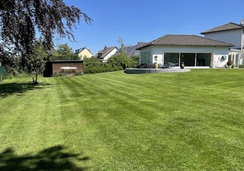 Garten und Schwimmhalle