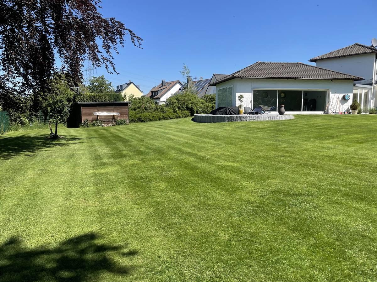 Garten und Schwimmhalle