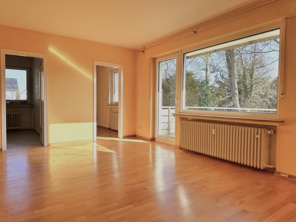 Helles Wohnzimmer mit Zugang auf den...