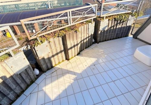 Balkon 1 - (KI generiert)
