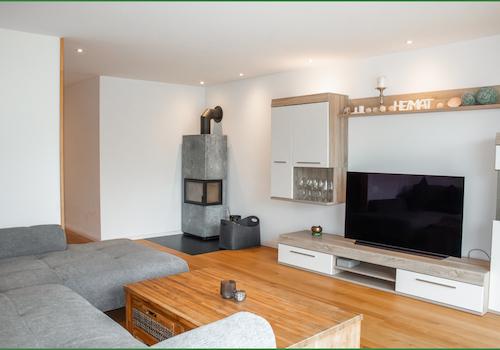 Wohnzimmer mit Kamin