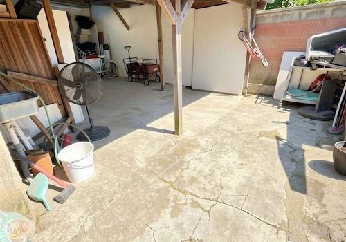 Hof - (KI generiert)