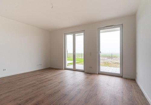 Wohnbereich mit Blick auf Feld