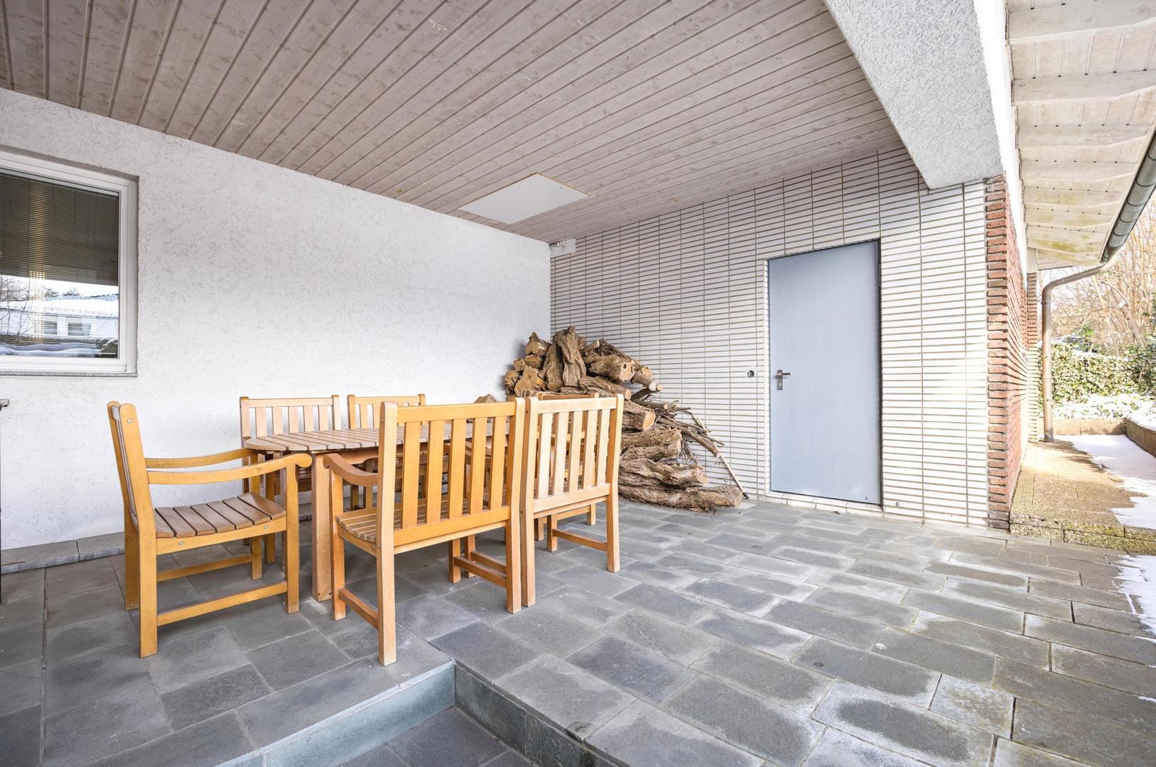 Überdachte Terrasse Nr. 3 – Zugang unter anderem von der Küche