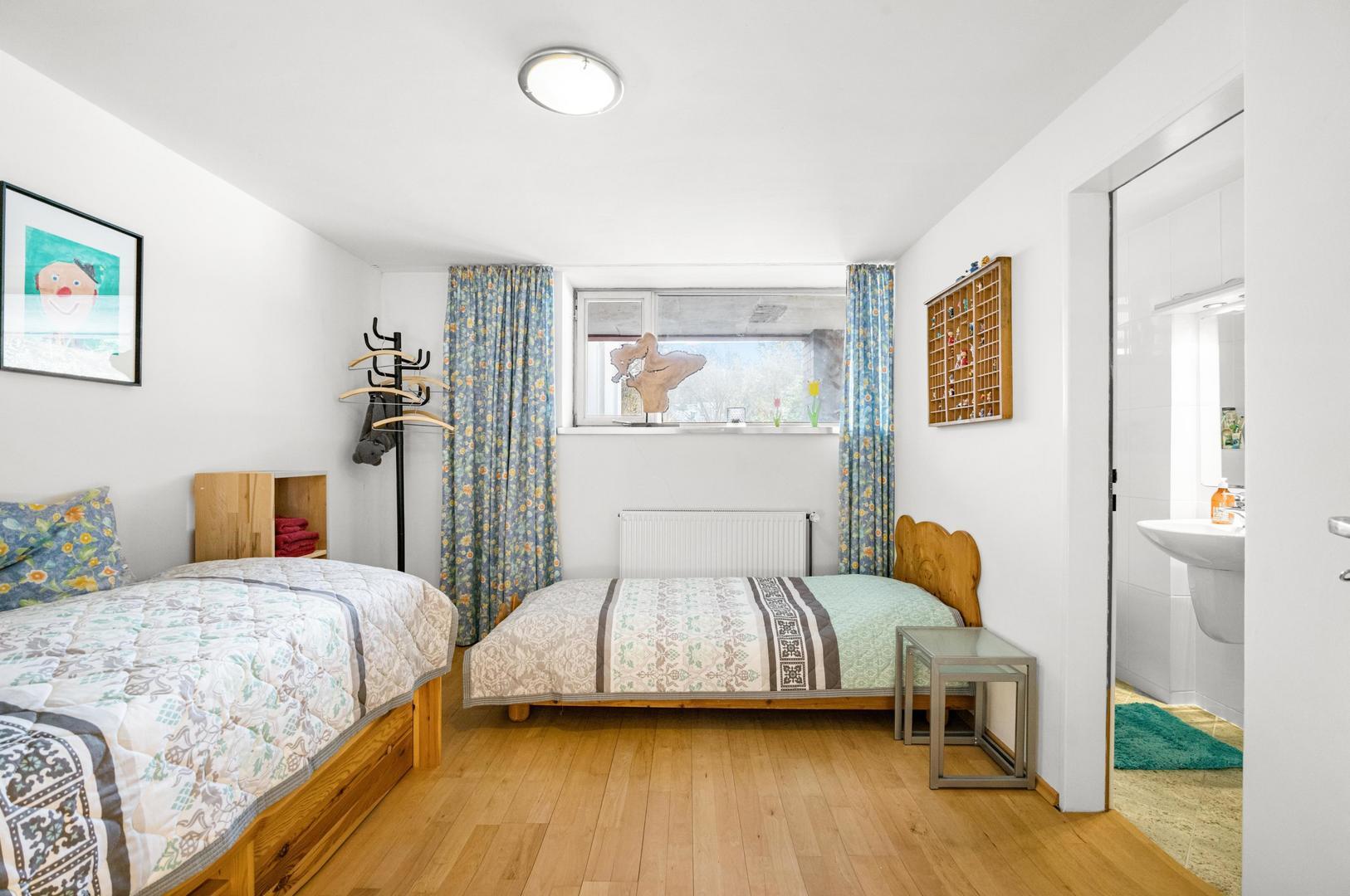 Gästezimmer mit Duschbad im Souterrain